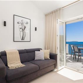 6 Bedroom Waterfront Villa with Pool in Uvala Ljubljeva near Trogir, Sleeps 12-13